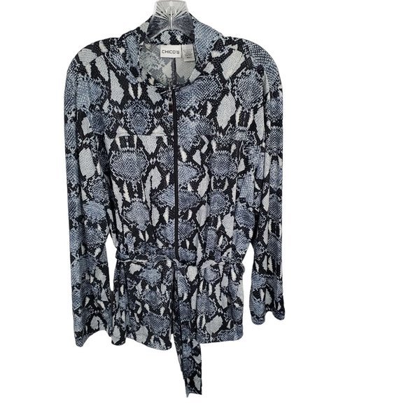 Chico's 3 Sz XL Jacket Blue Reptile Print Zip Belt Pockets Stretch Fluid Jersey - Picture 3 of 9